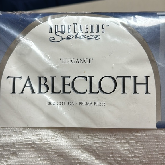 HomeTrends Select Elegance Tablecloth 100% Cotton Perma Press 70”X 108” vintage - Picture 3 of 7